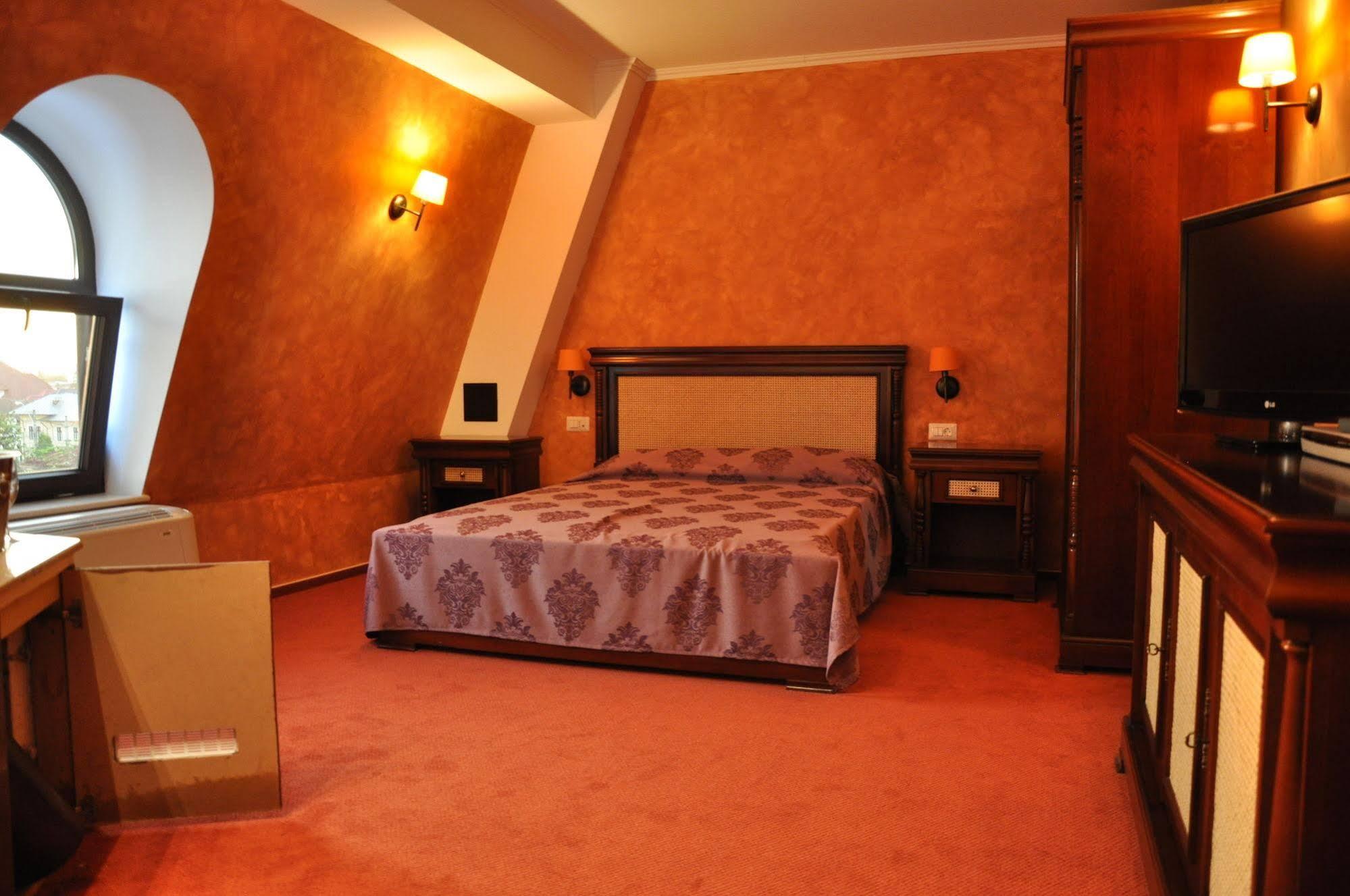 Vigo Grand Hotel Плоєшті Екстер'єр фото