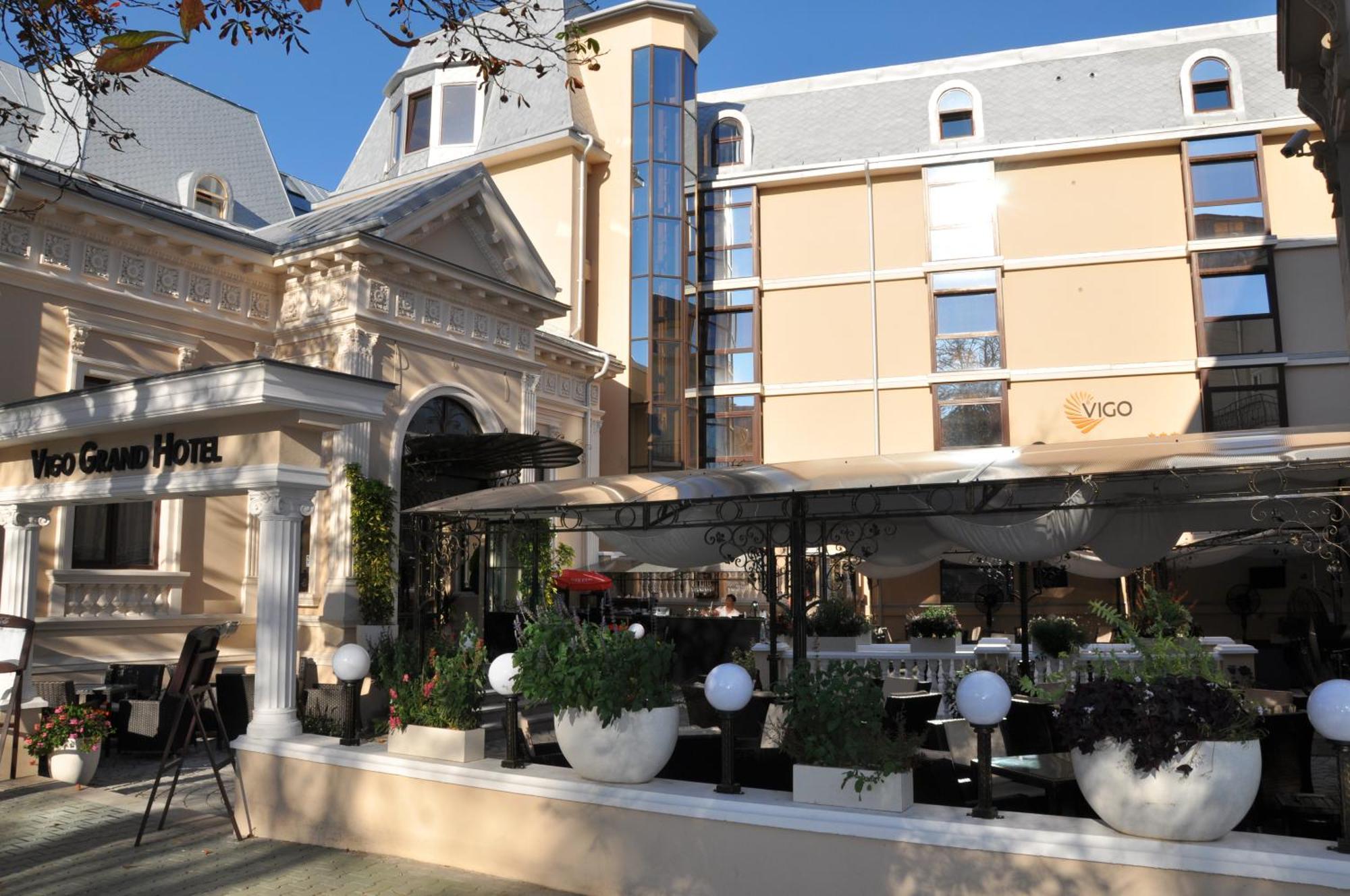 Vigo Grand Hotel Плоєшті Екстер'єр фото